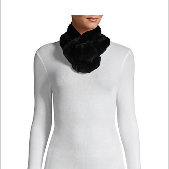 Bloomingdale's Accessories - New! Genuine Fur scarf